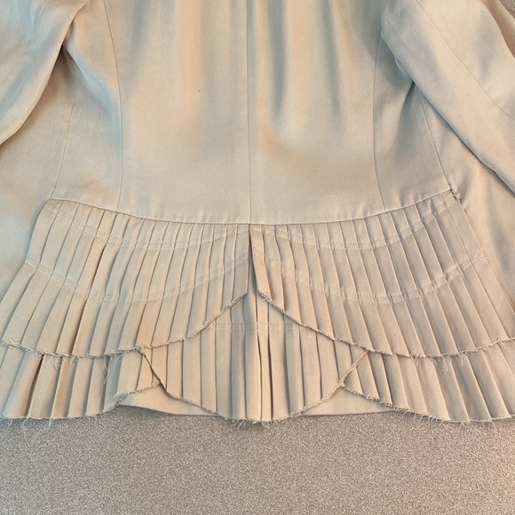 Banana Republic - women’s tie up blazer. Size 2 - Picture 6 of 12